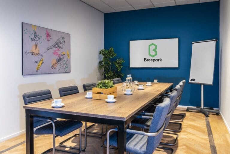 Lege boardroom en vergaderzaal in Breepark Breda