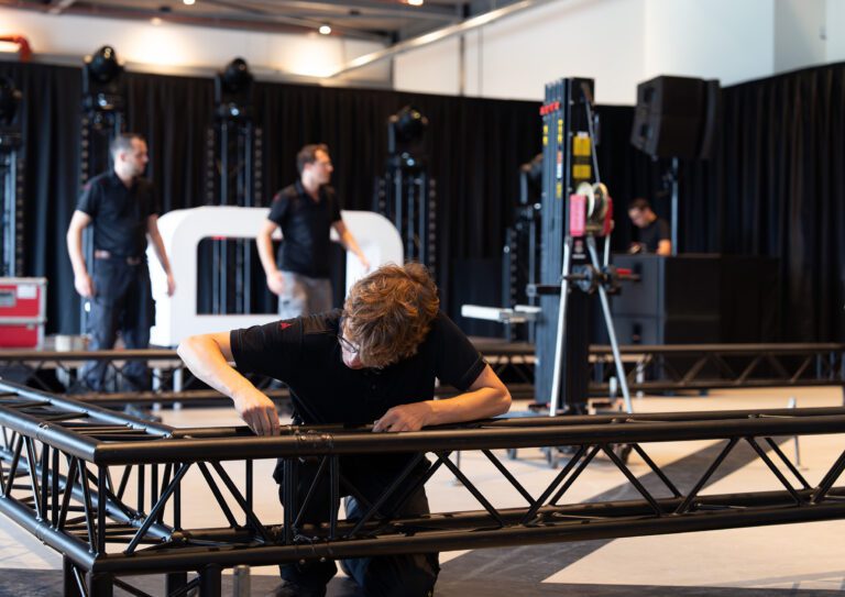 facilitair medewerker aan het werk